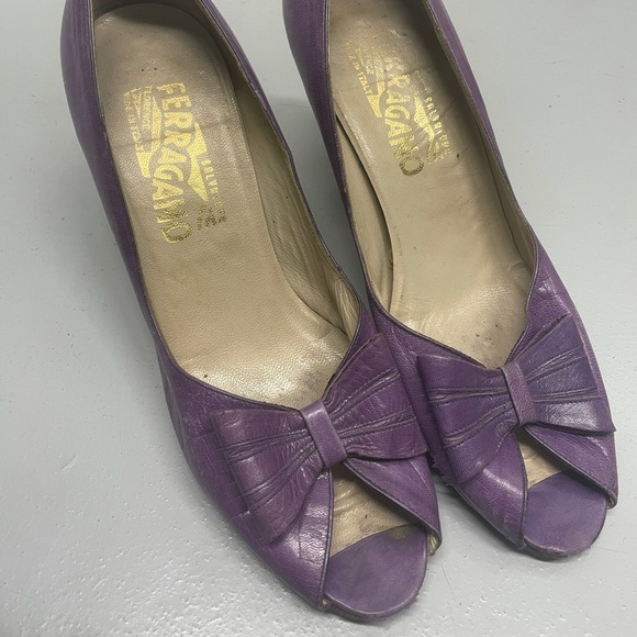 Ferragamo Vintage Purple Peep Toe Bow Pumps - Picture 4 of 5